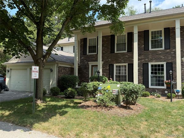 1079 Paint Creek Lane, Unit 379, Rochester Hills, Mi 48306