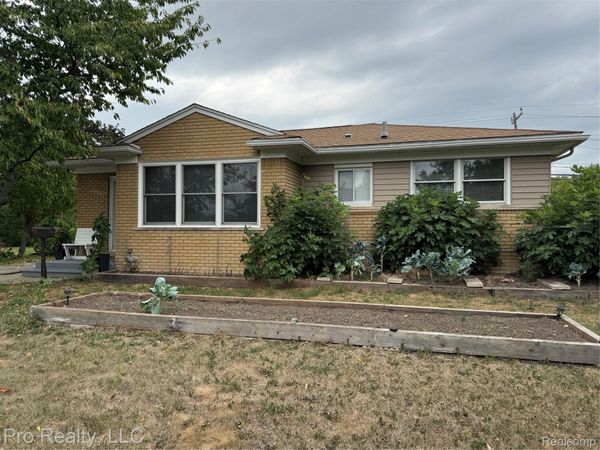 17028 W 13 Mile Road, Beverly Hills Village, Mi 48025