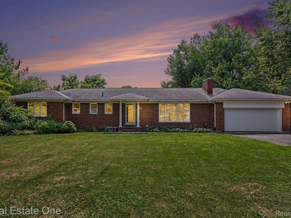 2888 Colonial Way, Bloomfield Hills, Mi 48304