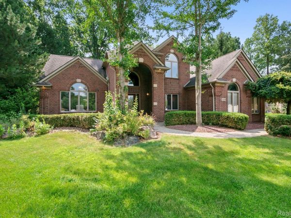 52018 Loon Court, Shelby Township, Mi 48315