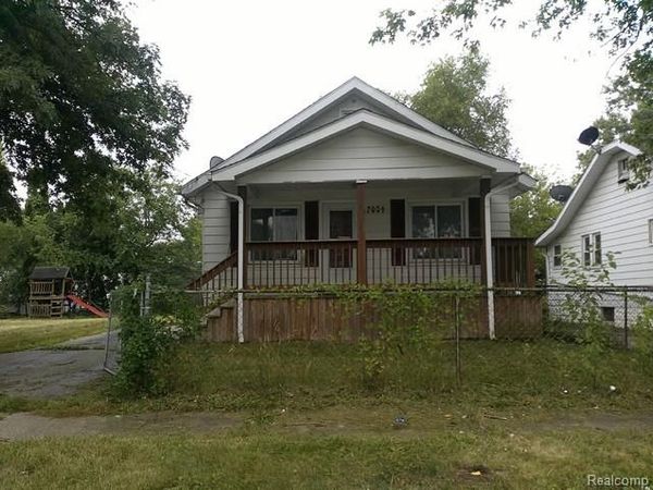 2054 E Parkwood Avenue , Burton, Mi 48529