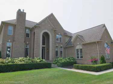 916 Majestic, Rochester Hills, Mi 48306