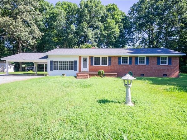 942 Clyde Underwood Road , Siler City, NC 27344