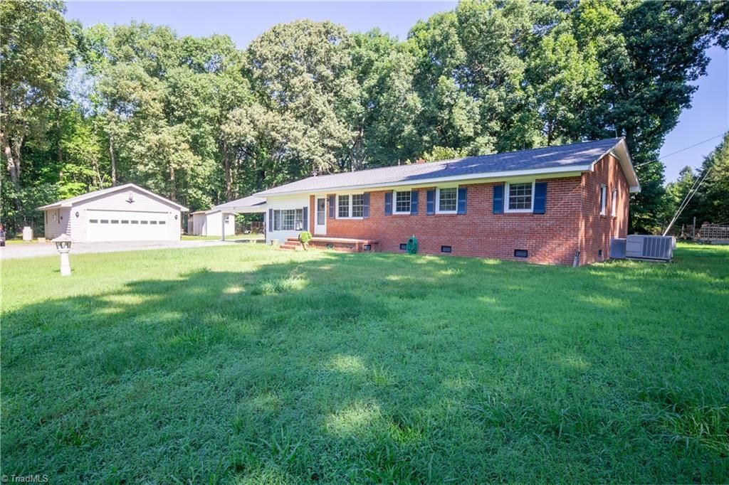 942 Clyde Underwood Road, Siler City, NC 27344 Main Photo