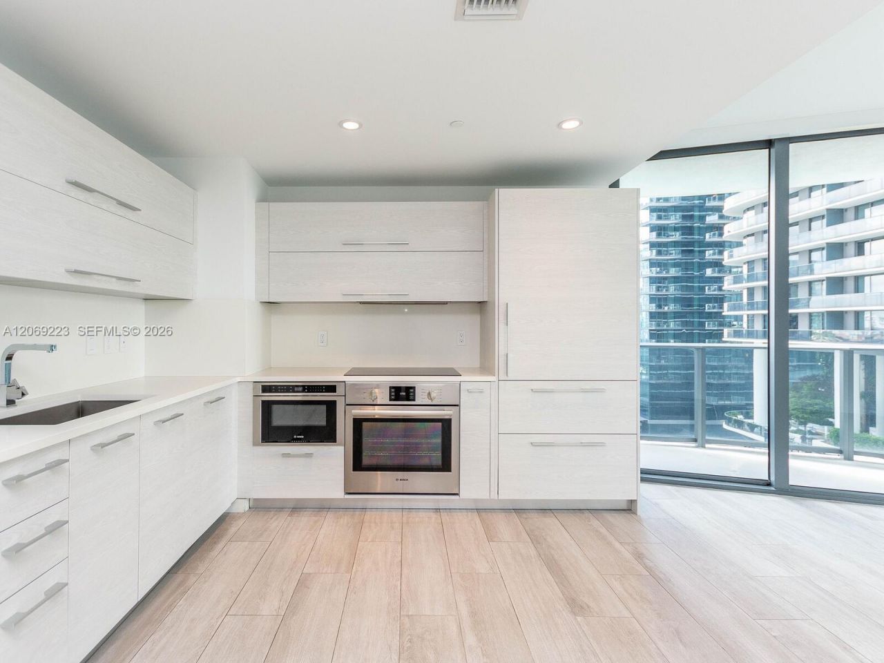 45 SW 9th St , Unit 1201, Miami, FL 33130 Photo