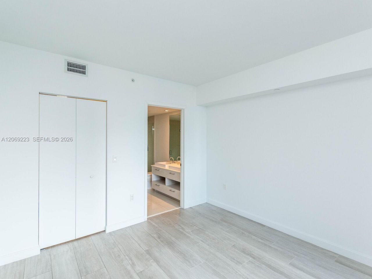 45 SW 9th St , Unit 1201, Miami, FL 33130 Photo