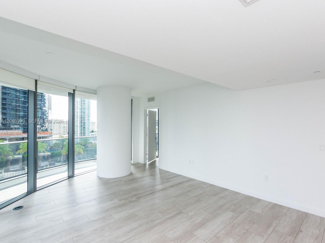 45 SW 9th St , Unit 1201, Miami, FL 33130 Photo