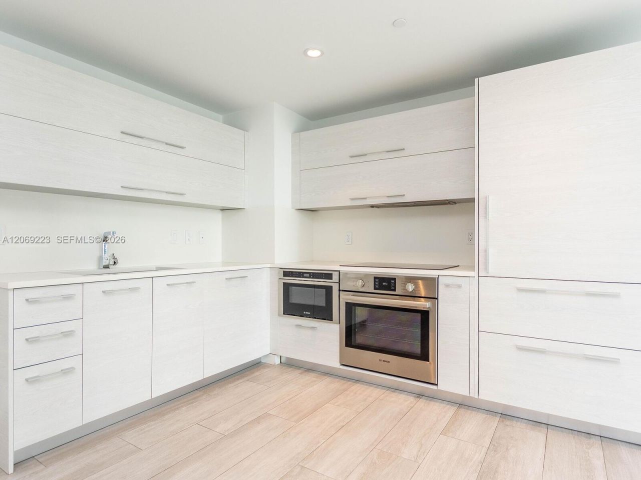 45 SW 9th St , Unit 1201, Miami, FL 33130 Photo