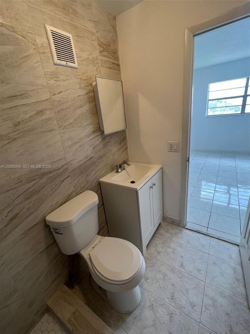 10500 SW 8th St , Unit 410, Miami, FL 33174 Photo