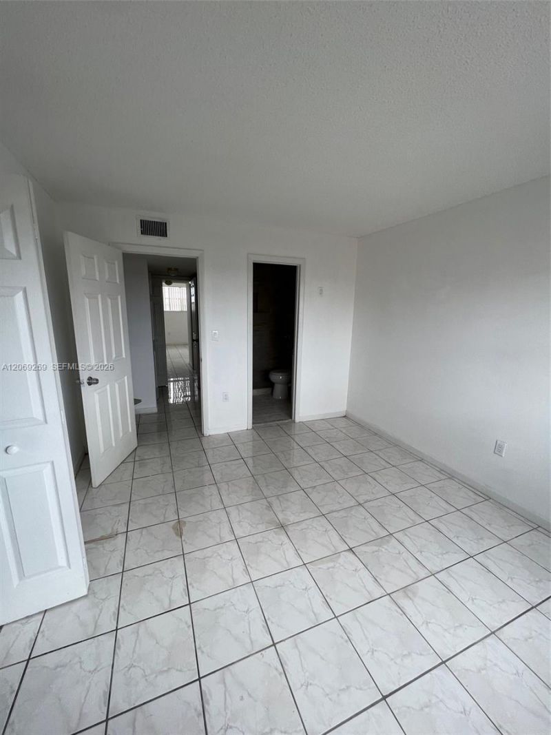 10500 SW 8th St , Unit 410, Miami, FL 33174 Photo