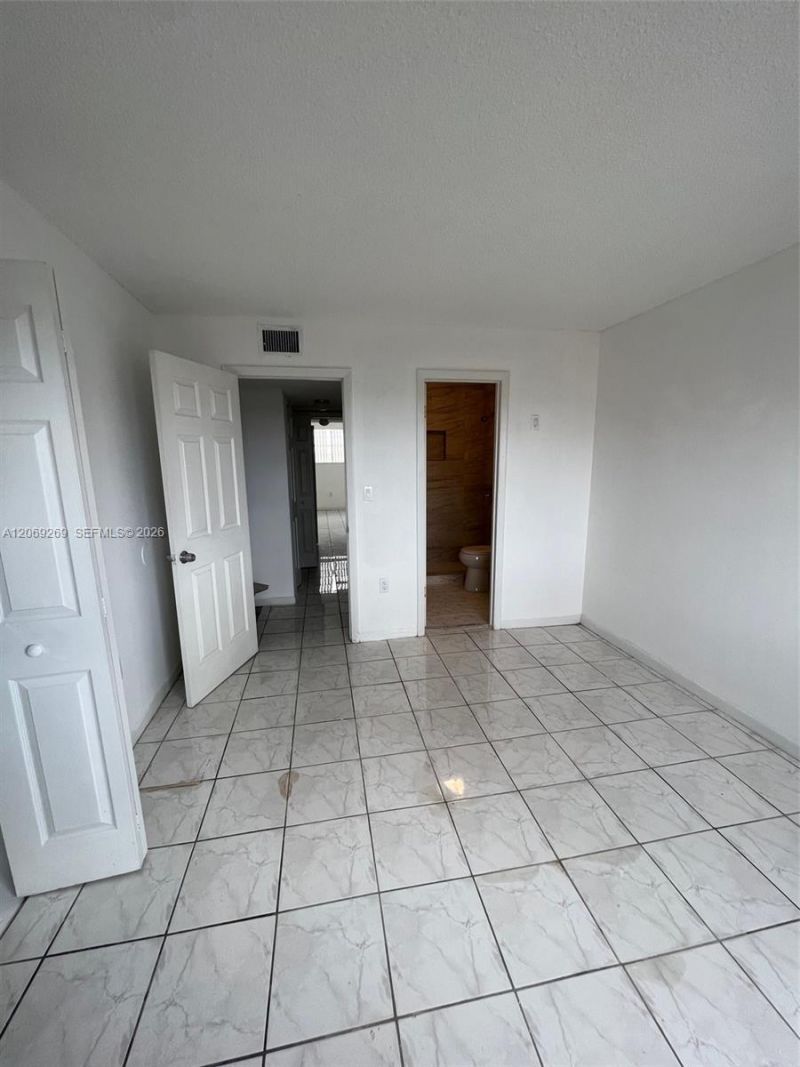 10500 SW 8th St , Unit 410, Miami, FL 33174 Photo