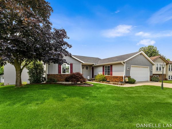 5809 Promise Drive SE, Kentwood, MI 49508