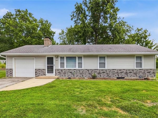 6807 N Brookside Road, Pleasant Valley, MO 64068