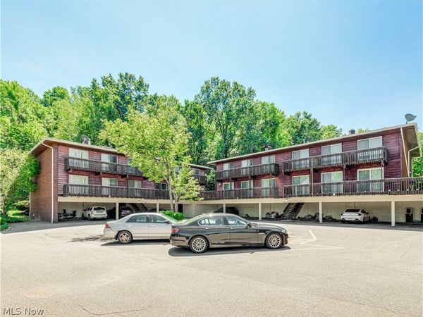 2550 Chamberlain Road , Unit B-3, Fairlawn, OH 44333