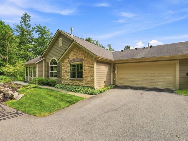 1073 Bridge Crest SE, Ada, MI 49301
