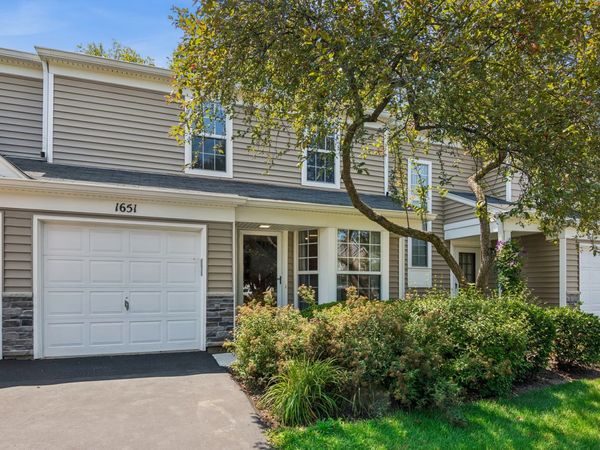 1651 College Green Drive, Elgin, IL 60123