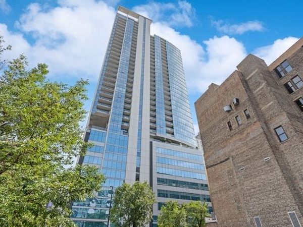 303 W Ohio Street , Chicago, IL 60654