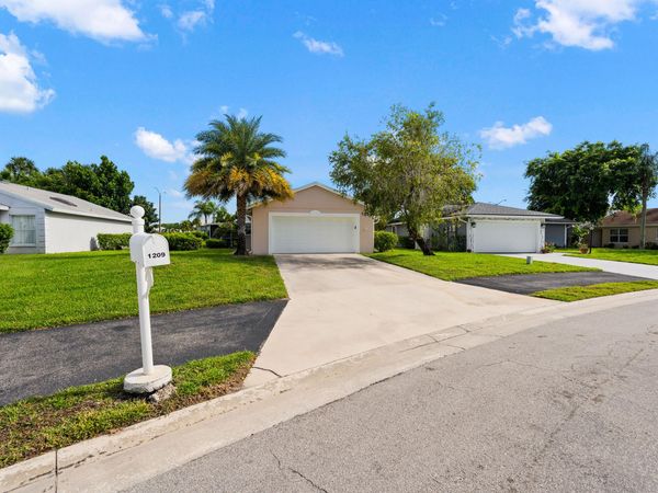 1209 Pine Sage Circle, West Palm Beach, FL 33409