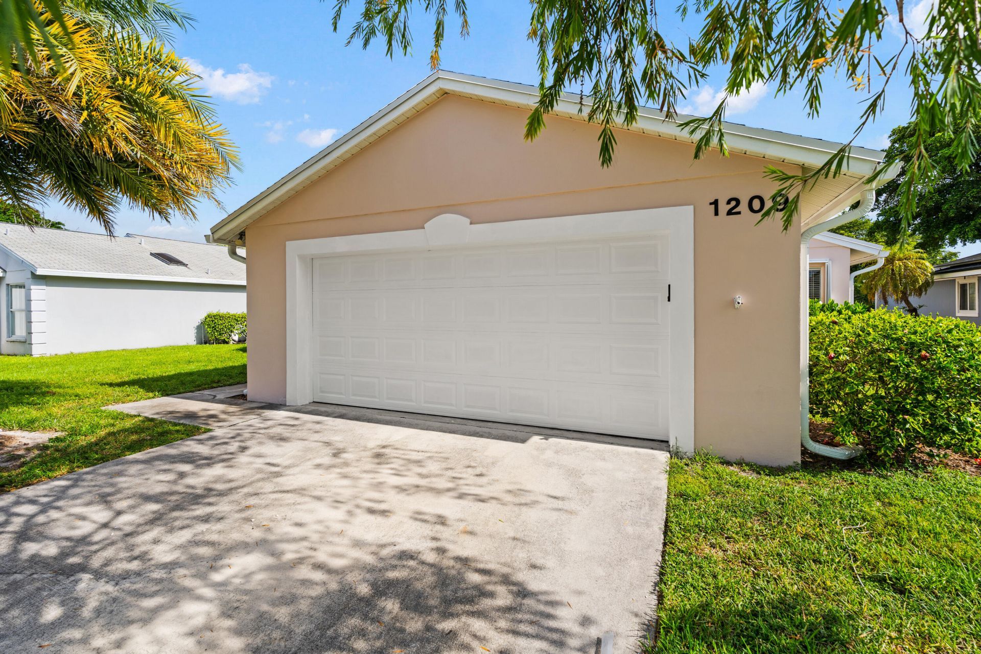 1209 Pine Sage Circle, West Palm Beach, FL 33409 Photo