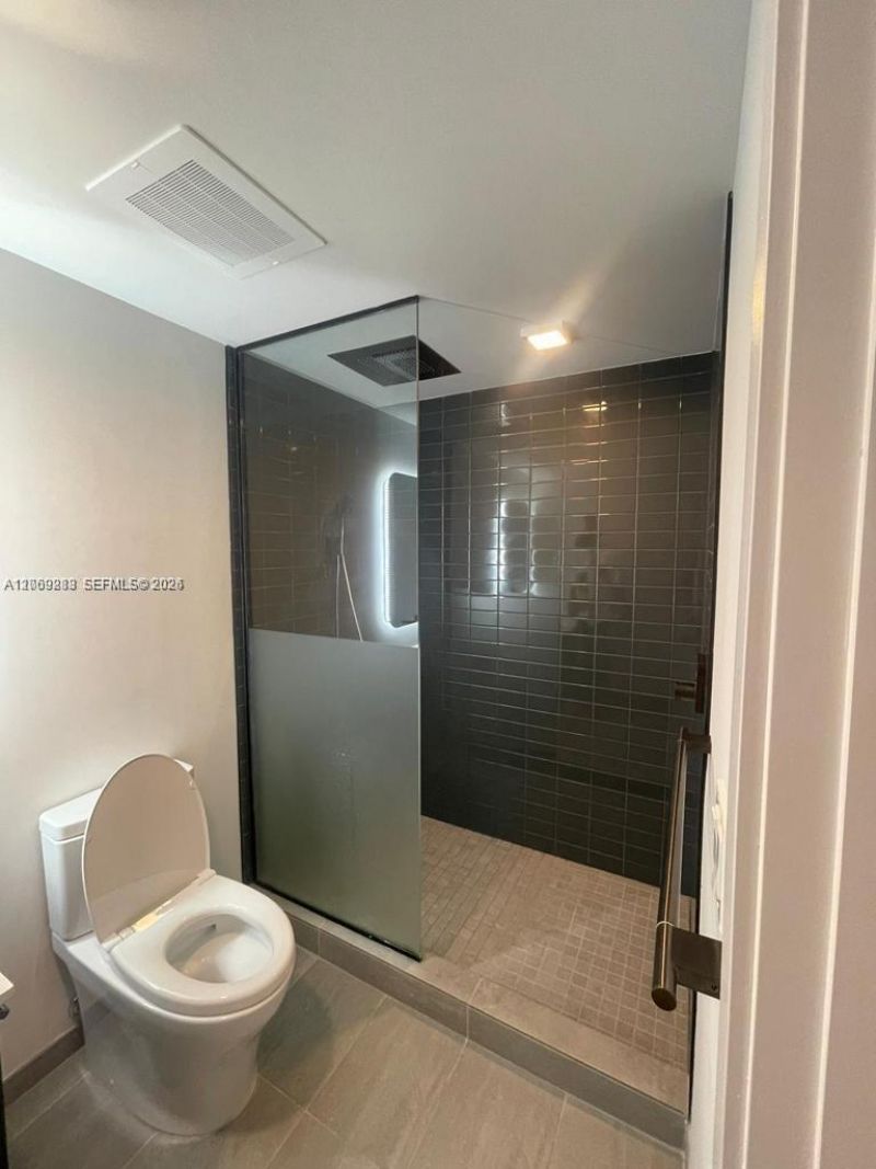 227 NE 2nd St , Unit 1613, Miami, FL 33132 Photo