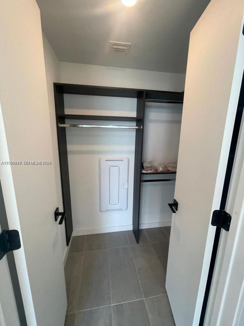 227 NE 2nd St , Unit 1613, Miami, FL 33132 Photo