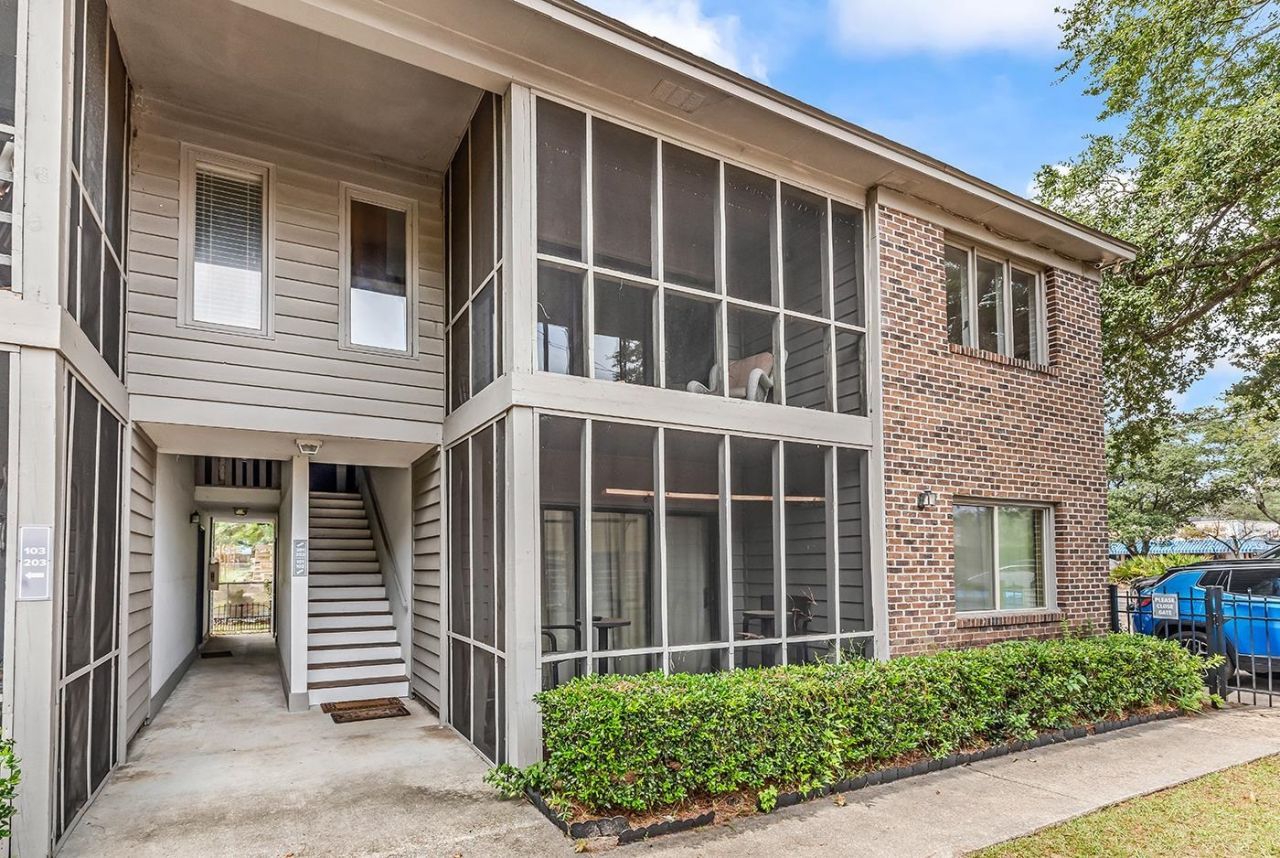 513 38th Ave. N, Unit 201, Myrtle Beach, SC 29577 Main Photo