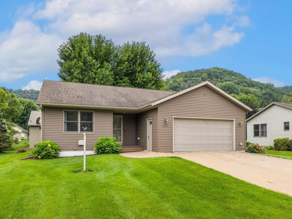 909 Jonathan Lane, La Crescent, MN 55947