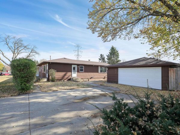 2018 Shale Lane, Eagan, MN 55122