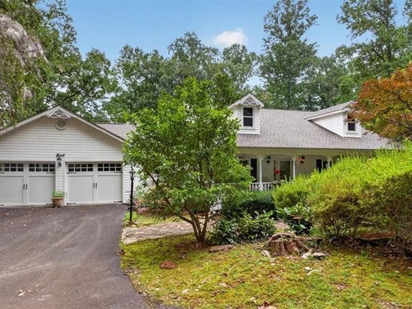 654 Oaklands Drive , Talking Rock, GA 30175