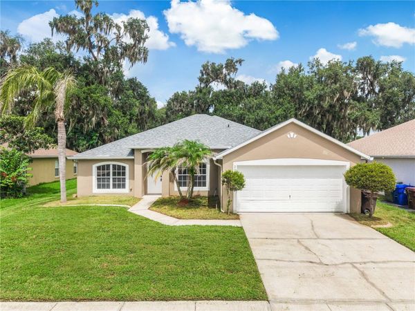 2106 THE OAKS BOULEVARD , KISSIMMEE, FL 34746