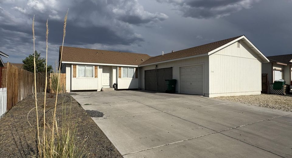 718 Hastings Way, Fernley, NV 89408 Photo