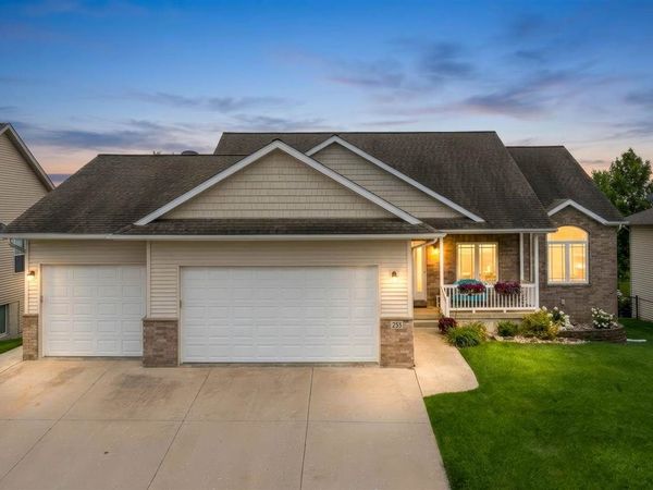 255 Cambridge Way, North Liberty, IA 52317