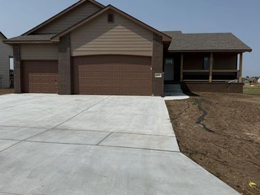 2612 E Spring Meadows Ct, Derby, KS 67037