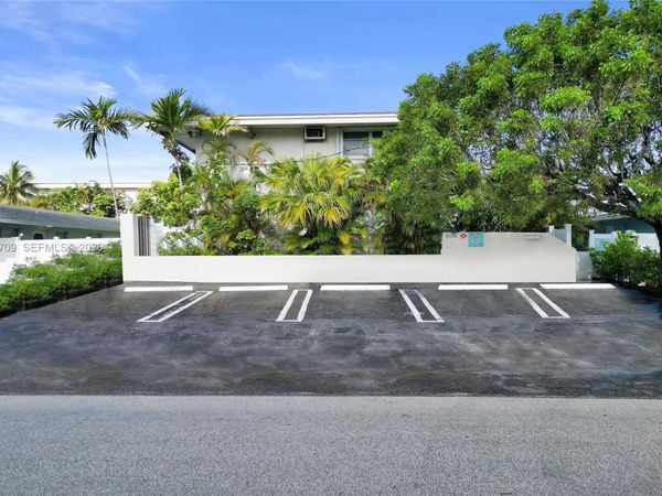 305 SE 12th Ave , Pompano Beach, FL 33060