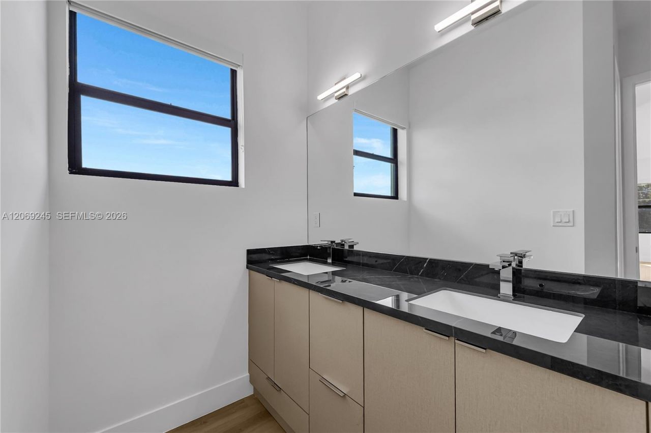 828 NE 14th St , Fort Lauderdale, FL 33304 Photo