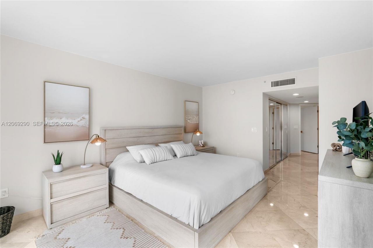 16500 Collins Ave , Unit 1752, Sunny Isles Beach, FL 33160 Photo