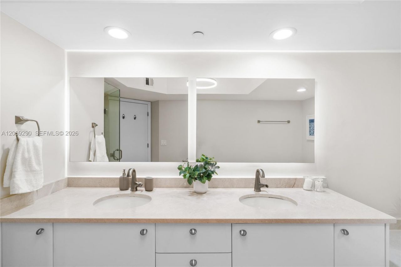 16500 Collins Ave , Unit 1752, Sunny Isles Beach, FL 33160 Photo