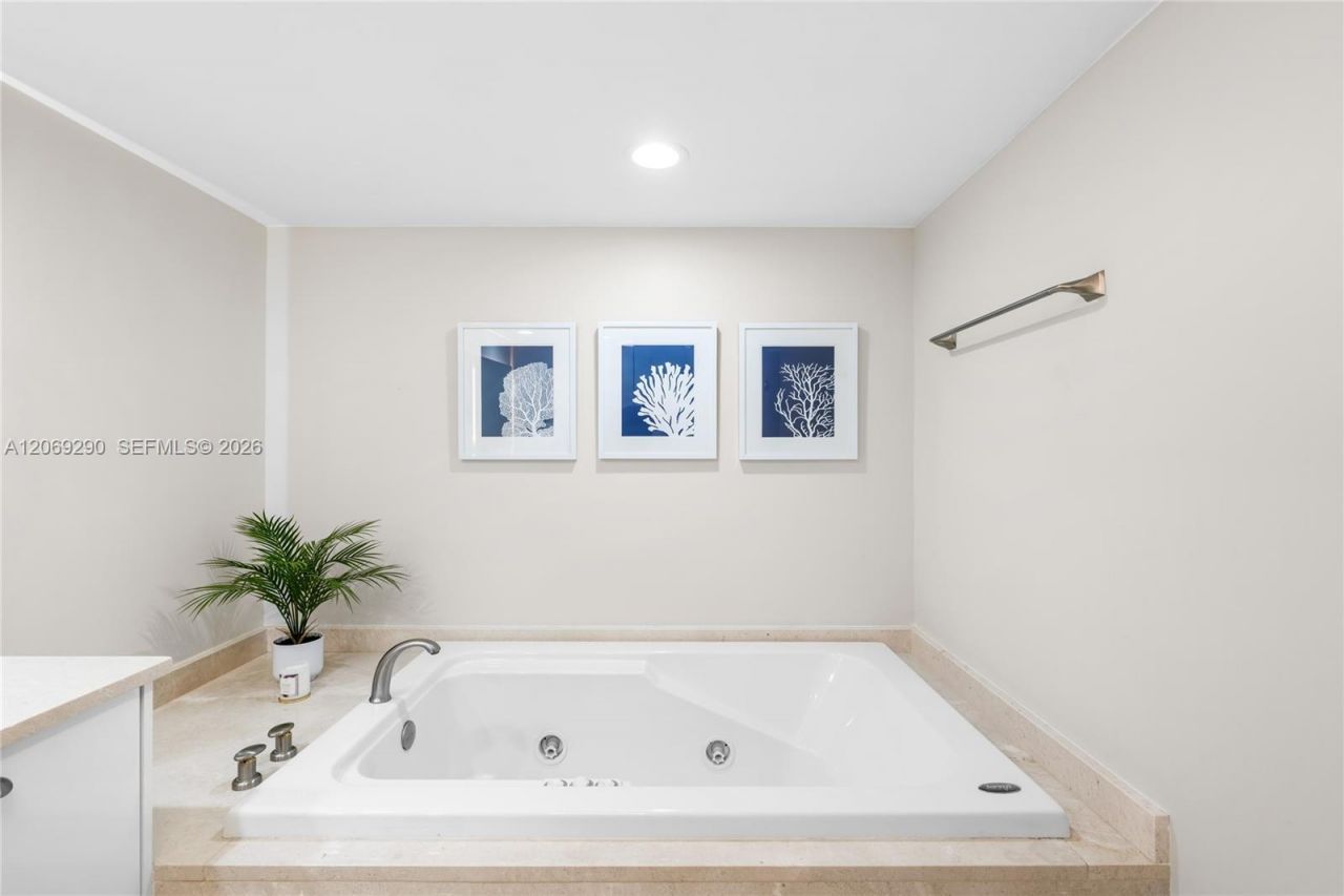 16500 Collins Ave , Unit 1752, Sunny Isles Beach, FL 33160 Photo