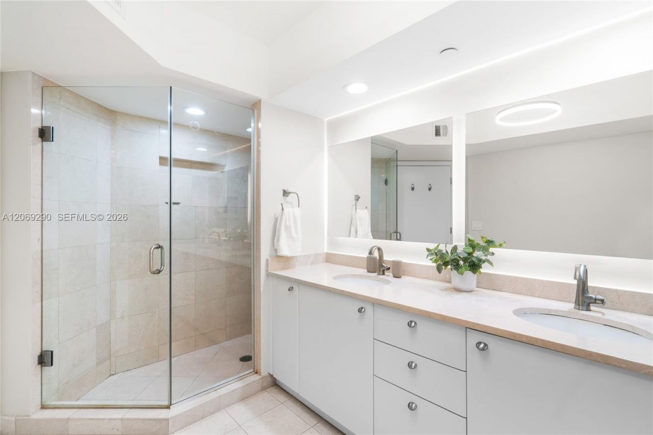 16500 Collins Ave , Unit 1752, Sunny Isles Beach, FL 33160 Photo