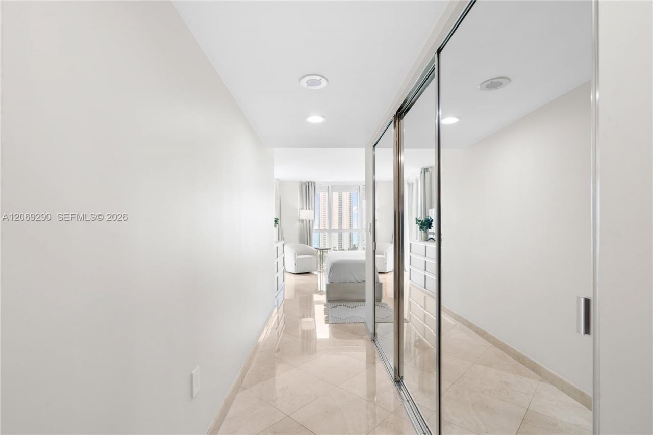 16500 Collins Ave , Unit 1752, Sunny Isles Beach, FL 33160 Photo