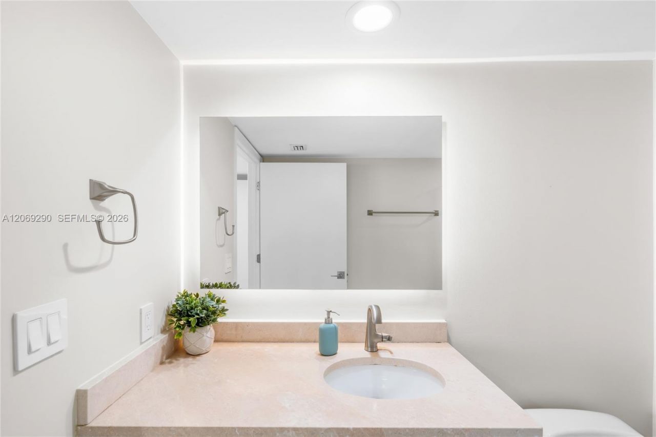 16500 Collins Ave , Unit 1752, Sunny Isles Beach, FL 33160 Photo