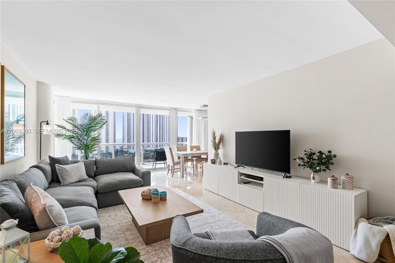 16500 Collins Ave , Unit 1752, Sunny Isles Beach, FL 33160 Photo