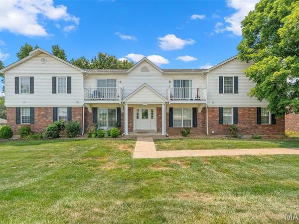 254 Carriage Court , Washington, MO 63090