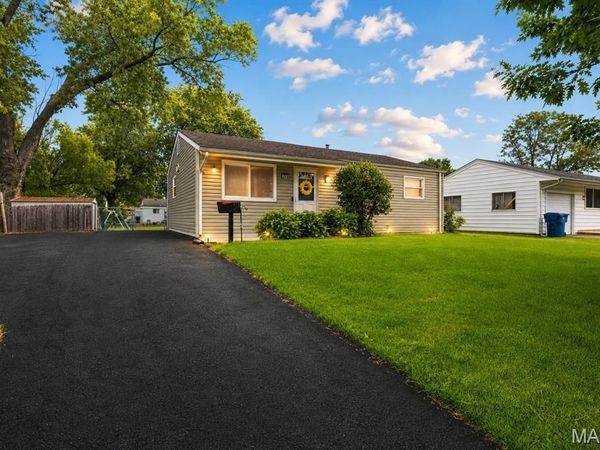 875 5th Plaza, Florissant, MO 63031