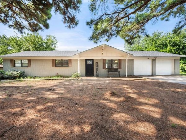 202 Lone Star Street , Joshua, TX 76058
