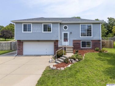 1140 Rawhide Road, Papillion, NE 68046