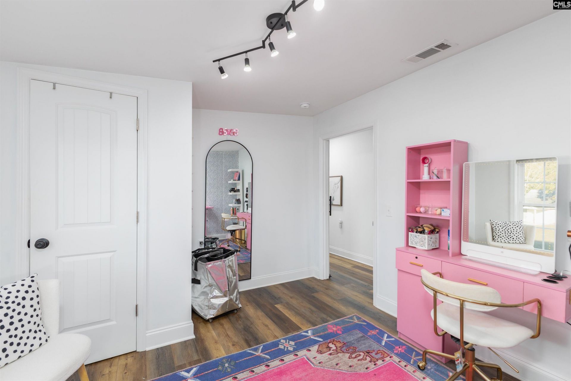530 Fort Street Photo 33