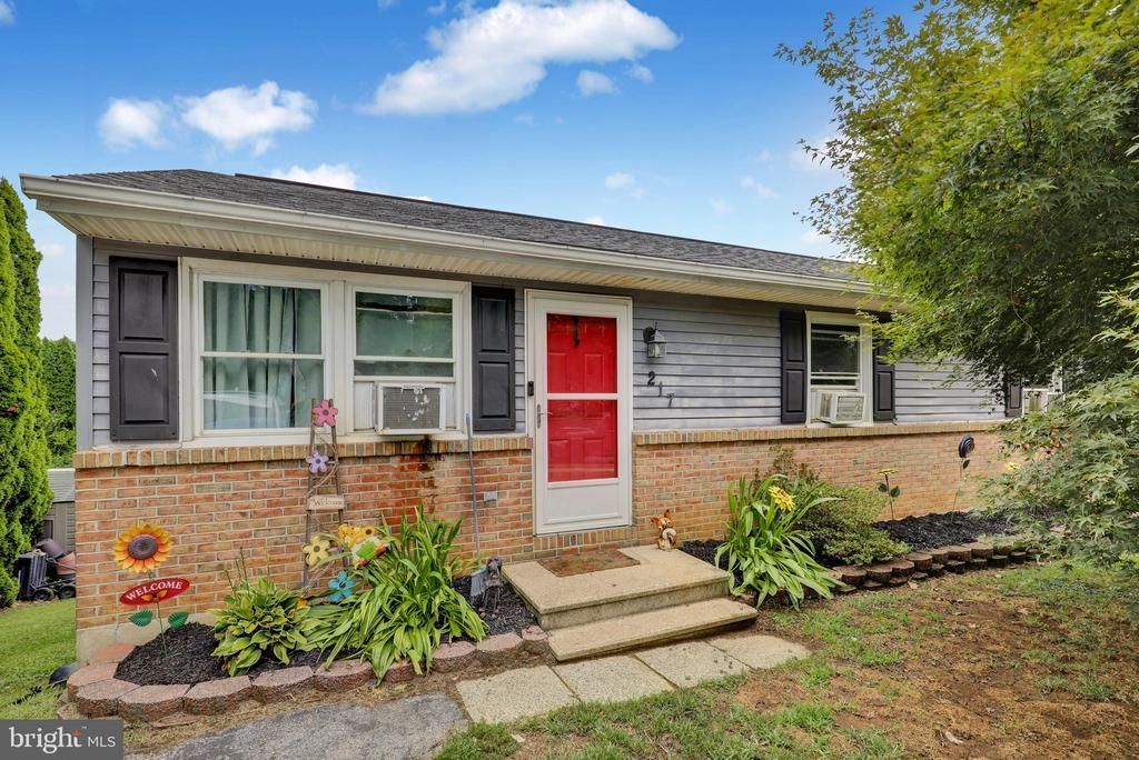 217 SMOKERING DRIVE , ROBESONIA, PA 19551