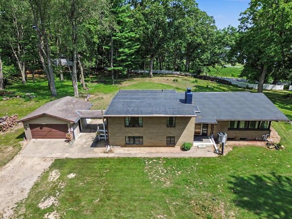 8550 N Meridian Road, Pleasant Lake, MI 49272