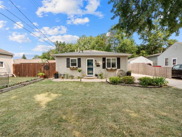 2910 S Norton Ave, Sioux Falls, SD 57105